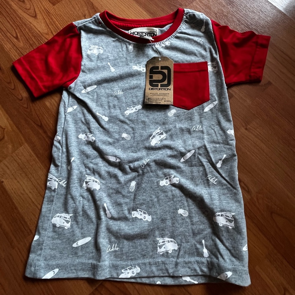 NWT Distortion 4t Hawaii vibe red-white-grey pocket tee